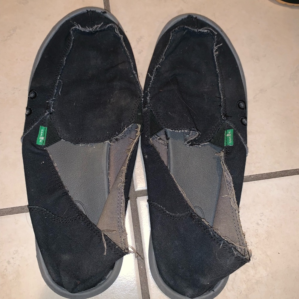 Black sanuks